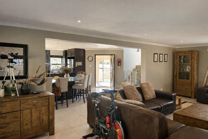 4 Bedroom Property for Sale in Flamingo Vlei Western Cape